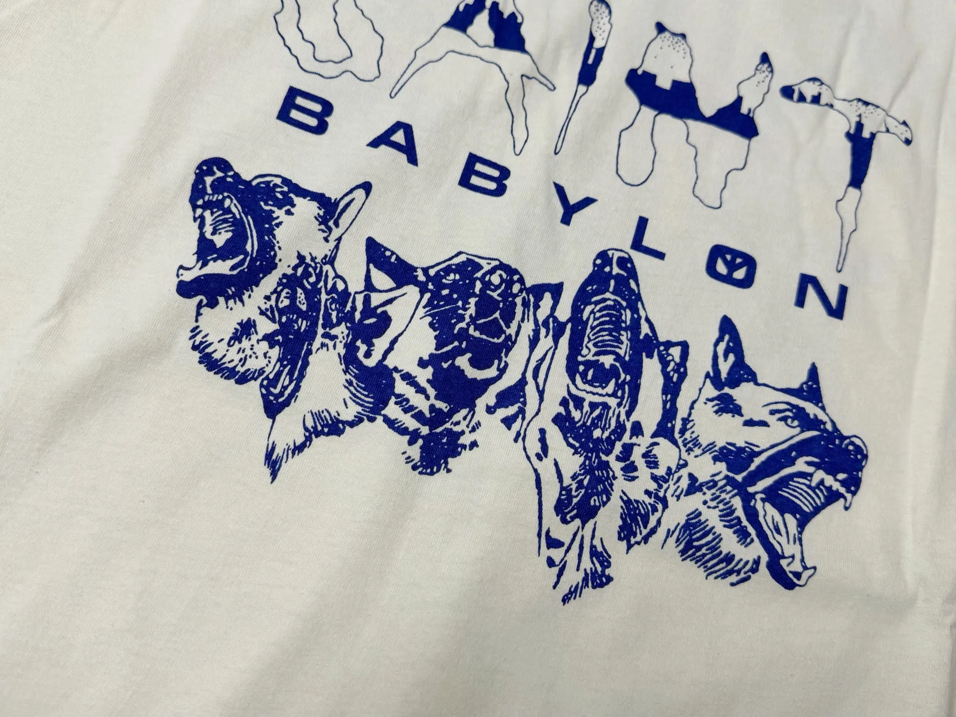 ❥8043 P116 Saint Mxxxxxx✖️BABYLON short-sleeved, off-white main tone, blue "6" + black "SAINT" and "BABYLON" words on the back, super eye-catching! There is a scarab pattern in the middle. Made of pure cotton fabric. 280g. Technology: ink printing. Size: (S-M-L-XL). Color: beige.